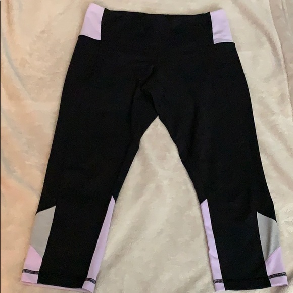 Lululemon crop pants. Sz 6. Great condition. - Picture 1 of 5